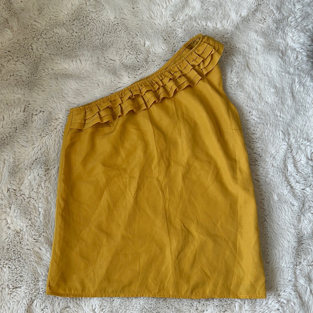 NWOT ONE SHOULDER RUFLLE FRONT BLOUSE